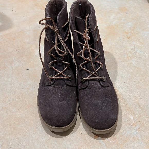 North Face boots - Picture 2 of 6